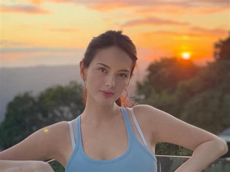 LOOK: Ellen Adarna bares naked butt 